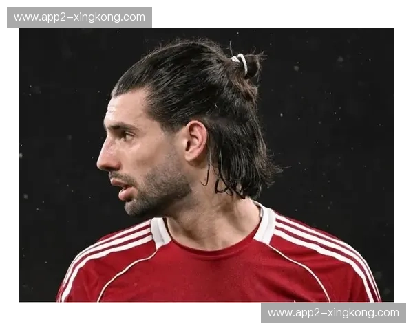 索博斯洛伊任意球破门后再领红牌 利物浦中场一夜悲喜两重天 索博斯洛伊任意球破门后再领红牌 利物浦中场一夜悲喜两重天